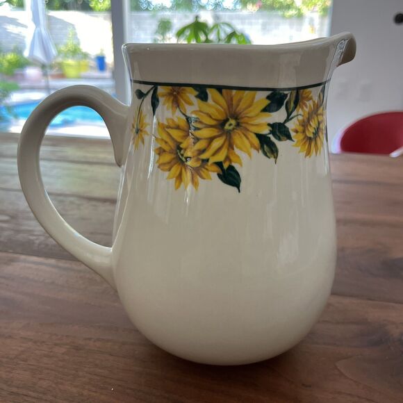 Thomson Pottery Sunflower 64 oz Pitcher - Picture 7 of 9